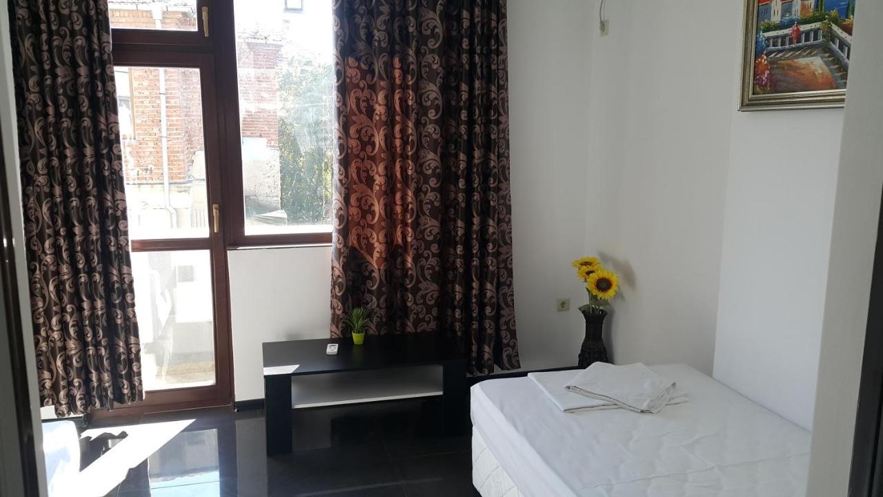 Central Beach GUEST ROOMS Burgas City Exterior foto