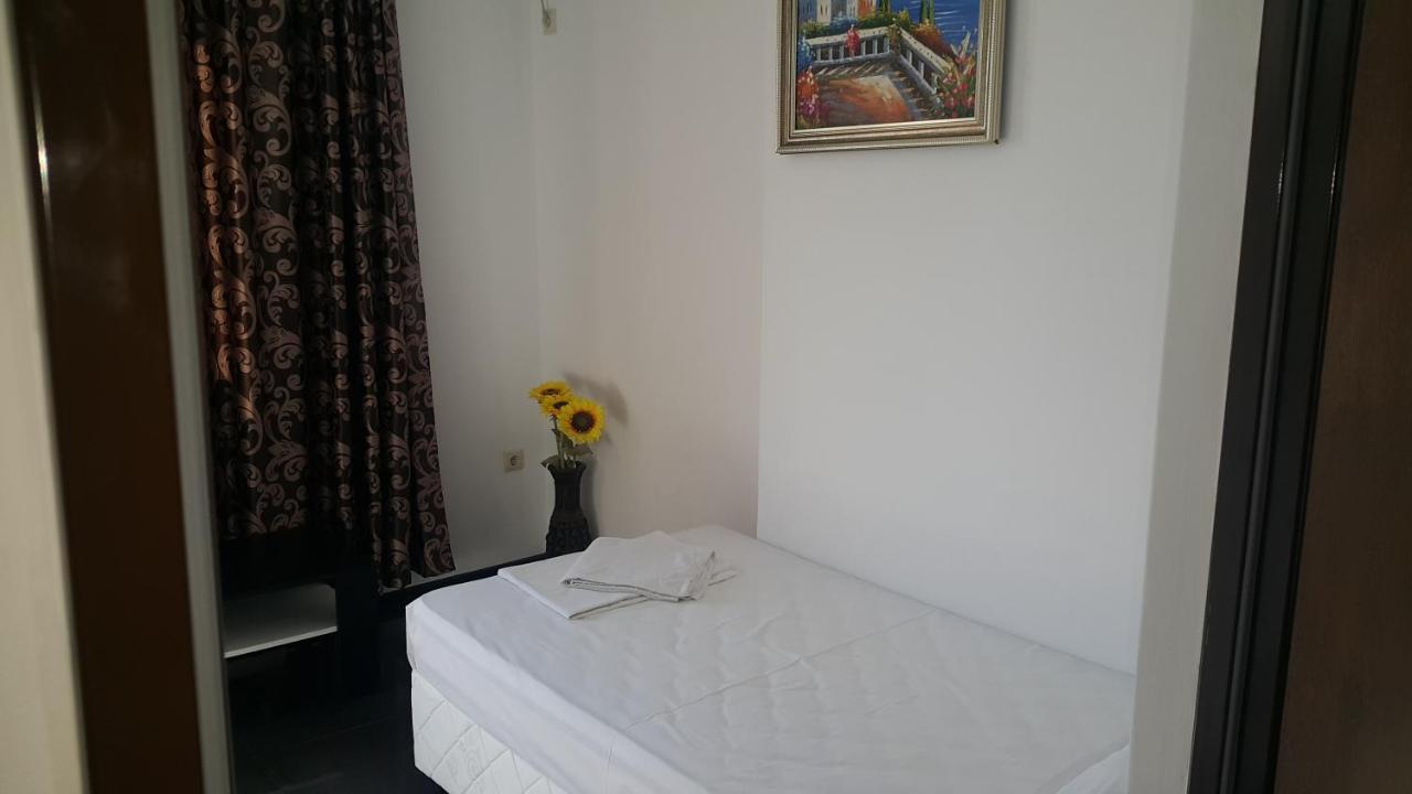 Central Beach GUEST ROOMS Burgas City Exterior foto