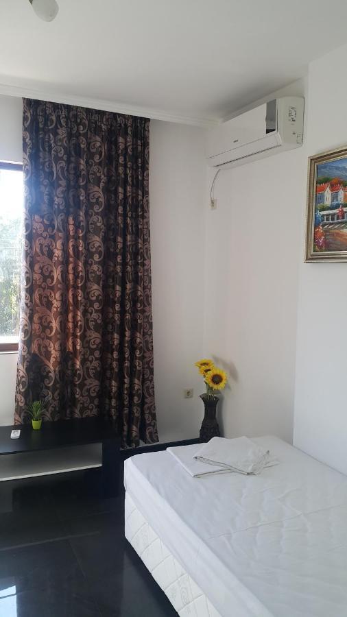 Central Beach GUEST ROOMS Burgas City Exterior foto